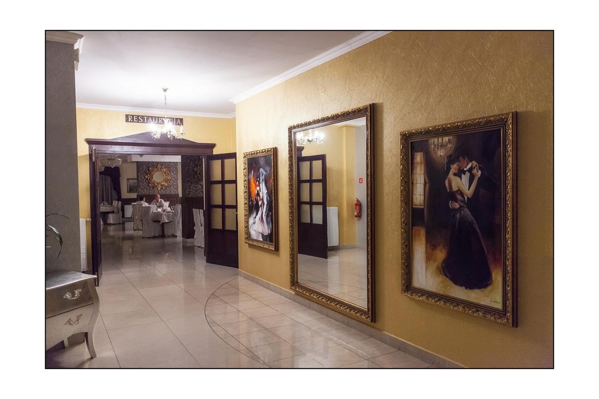 Hotel Lord Debica Exterior foto